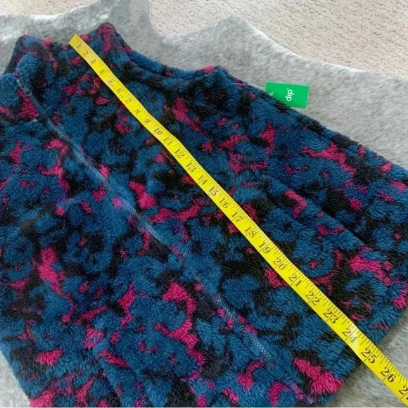 NWT Cozy Zip Up Vest - Picture 11 of 12